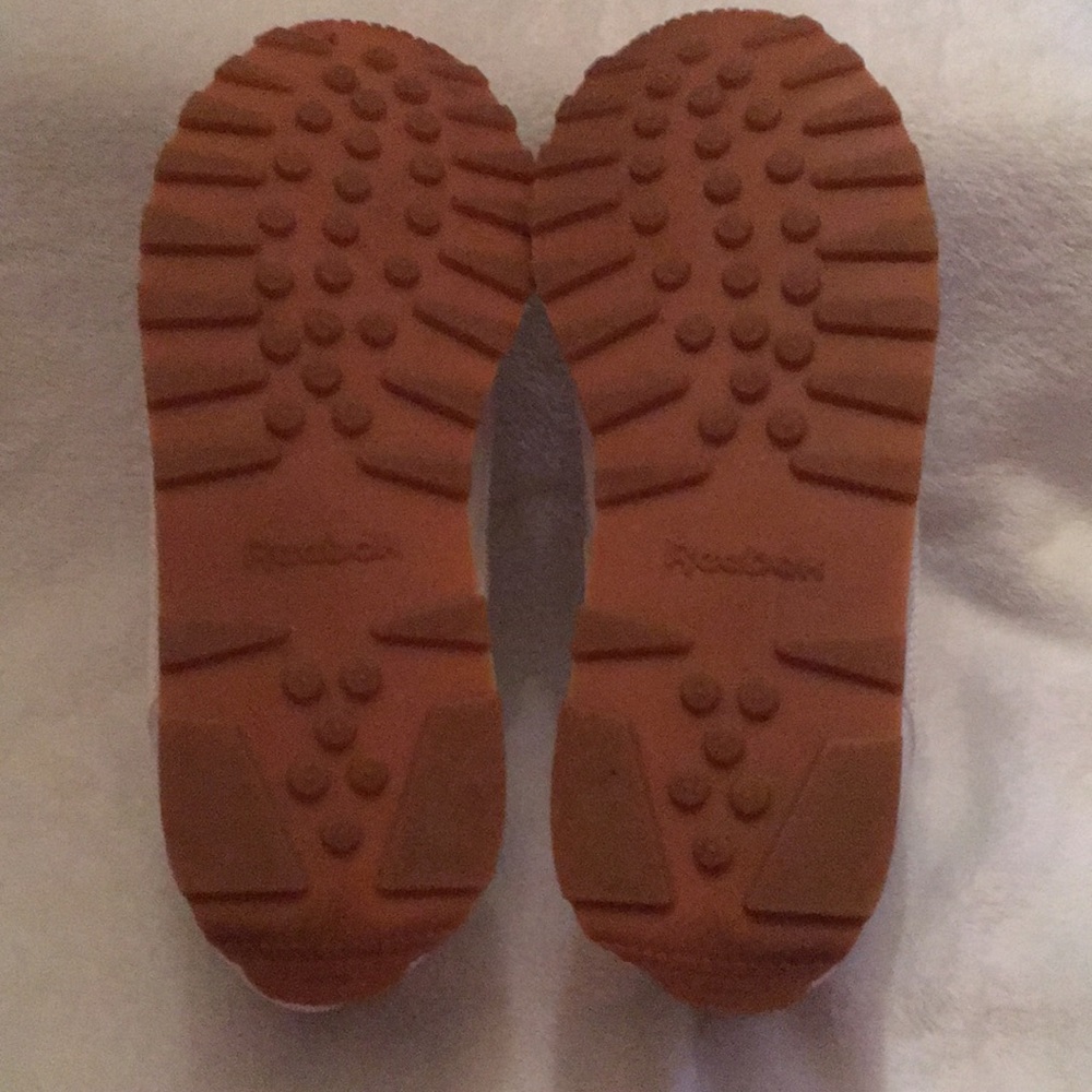 White Reebok Classics - Picture 2 of 3